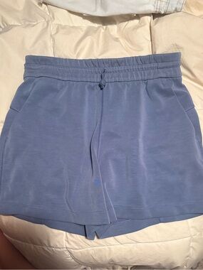 Lululemon Blue Soft stream size 6 short